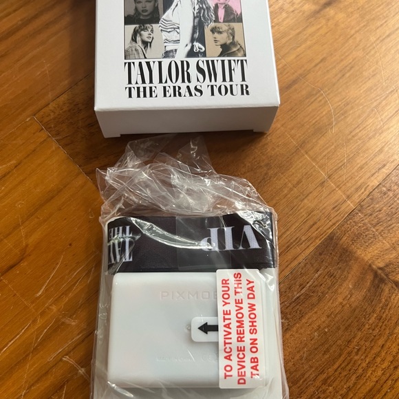 COMPLETE Taylor Swift Eras Tour VIP Denver - Picture 4 of 12